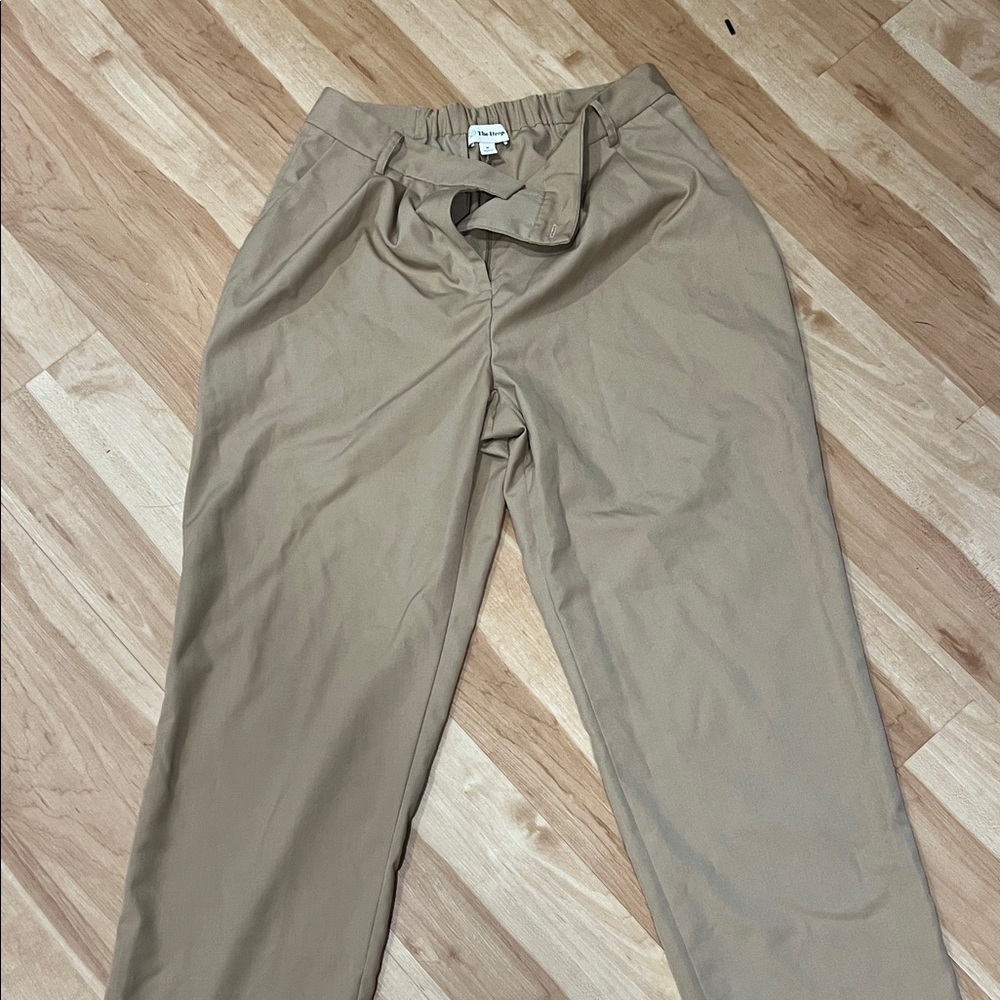 Medium pants w/ elastic in the waist. Straight leg. Tan. Runs true to size